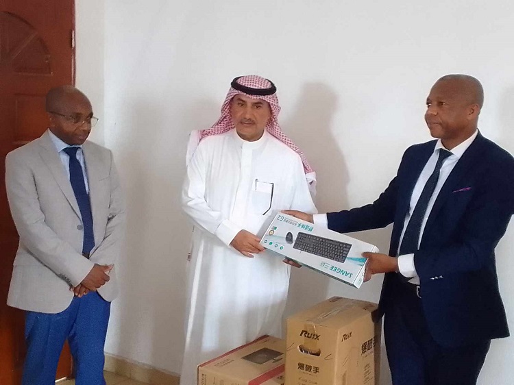 image Coopération Arabie Saoudite / Comores  L’Universités des Comores reçoit 30 ordinateurs